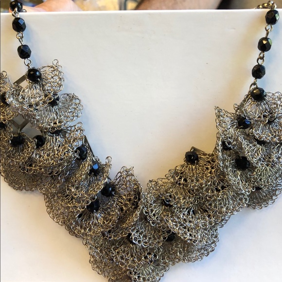 Boutique silver abstract crochet necklace - Picture 2 of 3